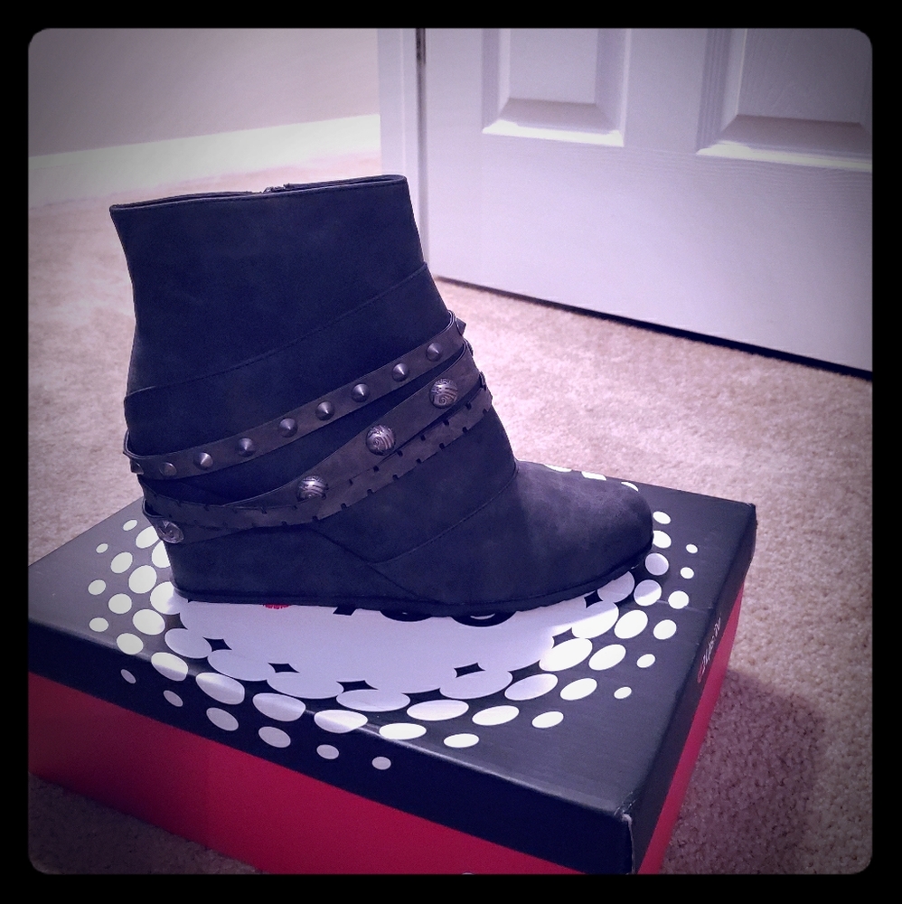 2 Lips Too Wedge Ankle Boot